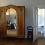 Entrance to the bathroom - Bedroom Madame